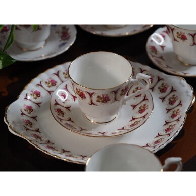 Angliškas „Coronet China“ kaulinio porceliano arbatos servizas 2 Angliškas „Coronet China“ kaulinio porceliano arbatos servizas 2