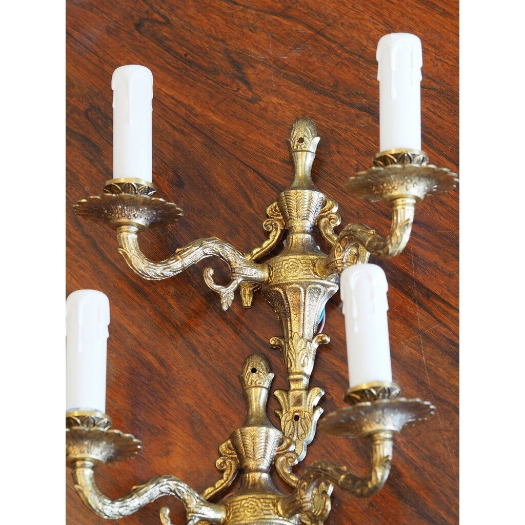 Dviejų elegantiškų žalvarinių šviestuvų komplektas Dviejų elegantiškų žalvarinių šviestuvų komplektas