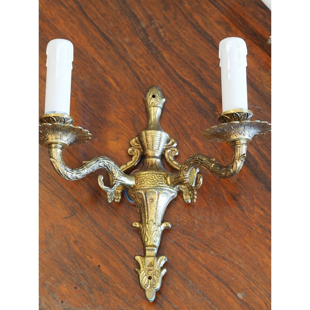 Dviejų elegantiškų žalvarinių šviestuvų komplektas 1 Dviejų elegantiškų žalvarinių šviestuvų komplektas 1