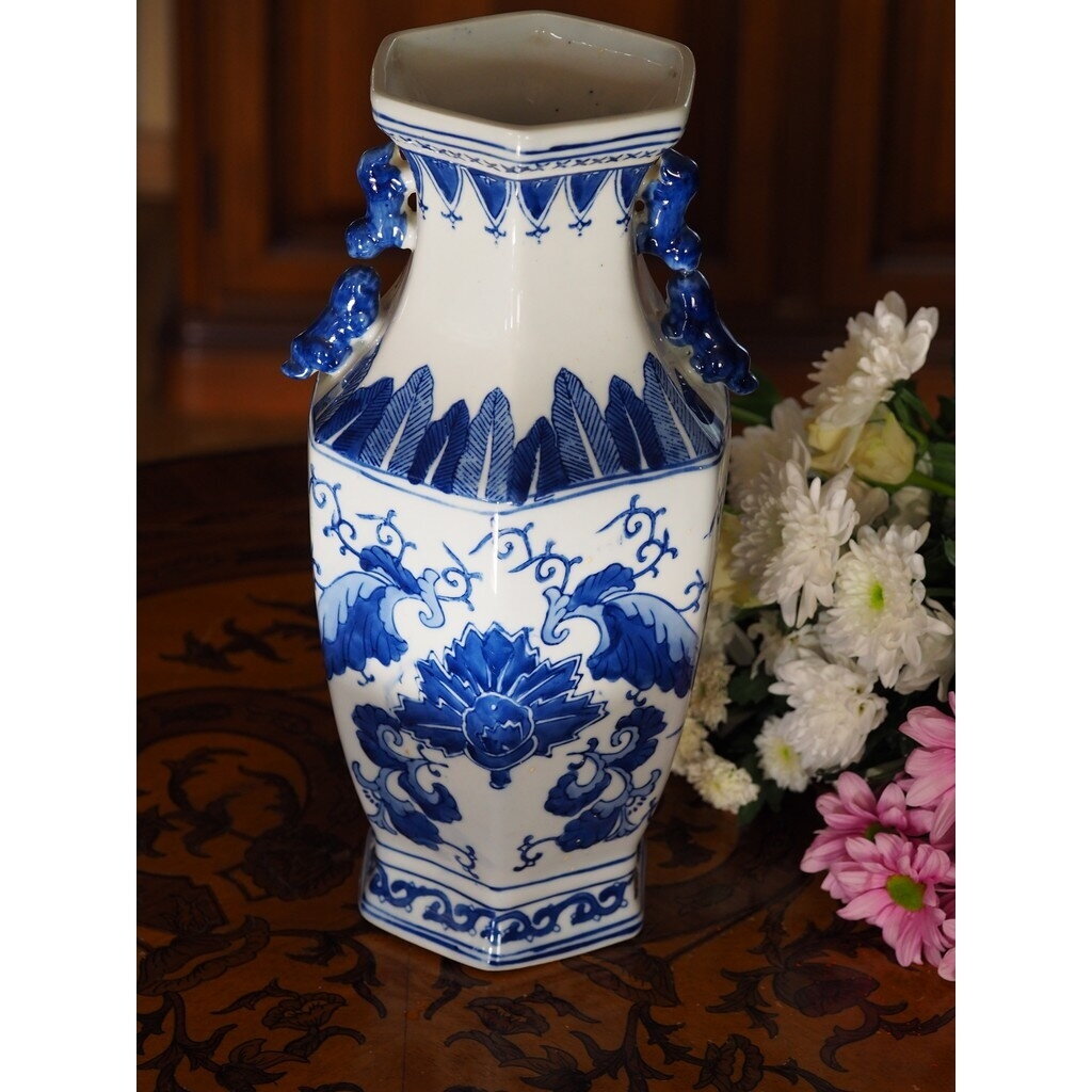 Elegantiška mėlyno ir balto porceliano vaza su rytietiškais ornamentais 3 Elegantiška mėlyno ir balto porceliano vaza su rytietiškais ornamentais 3