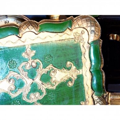 Florentietiško stiliaus žaliai auksinis nedidelis padėklas
