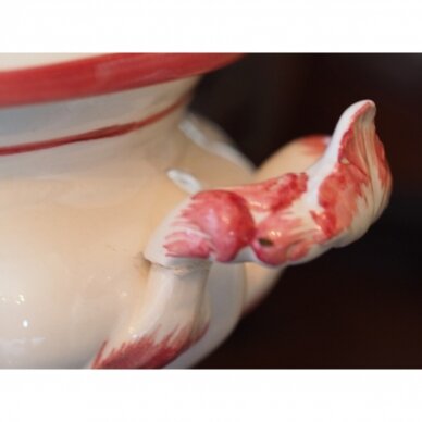 Itališkos keramikos indelis su kriauše