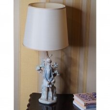 Lliadro porceliano lempa Mergaitė su krepšeliu