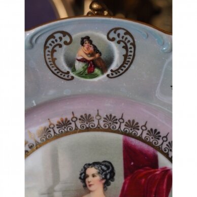 Madame Le Brun paveikslų motyvais dekoruota lėkštė Mamos meilė