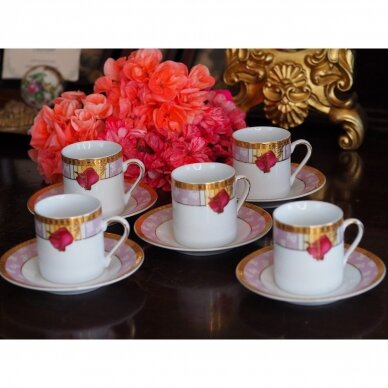 Penkių japoniškų espreso puodelių, dekoruotų rožėmis, komplektas