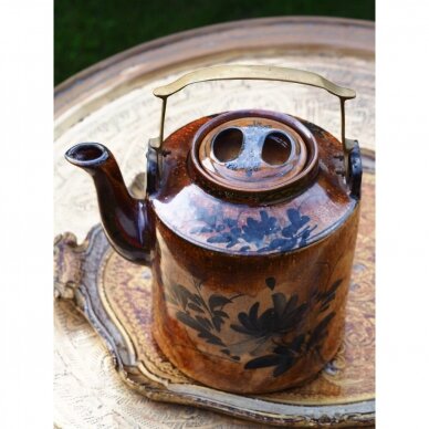 Rankų darbo rytietiško stiliaus arbatinukas žalvarine rankena