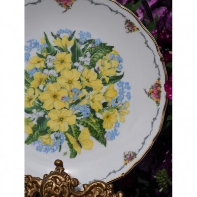 Royal Albert Primroses dekoratyvinė lėkštė, puošta raktažolėmis