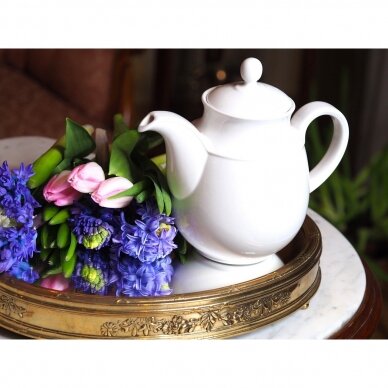 Royal Doulton balto porceliano arbatinukas