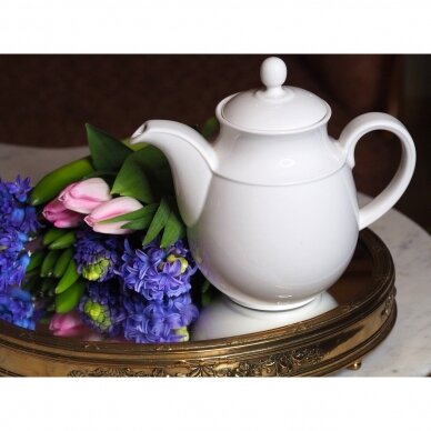 Royal Doulton balto porceliano arbatinukas