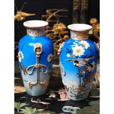 Senovinių mėlynų rytietiška maniera dekoruotų vazų pora