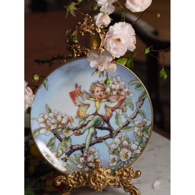 „The Pear Blossom Fairy“ „Kriaušės žiedų fėja“ dekoratyvinė lėkštė