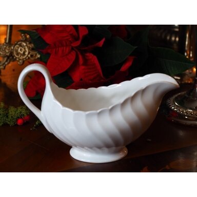 Wedgwood balto kaulinio porceliano padažinė Wedgwood balto kaulinio porceliano padažinė